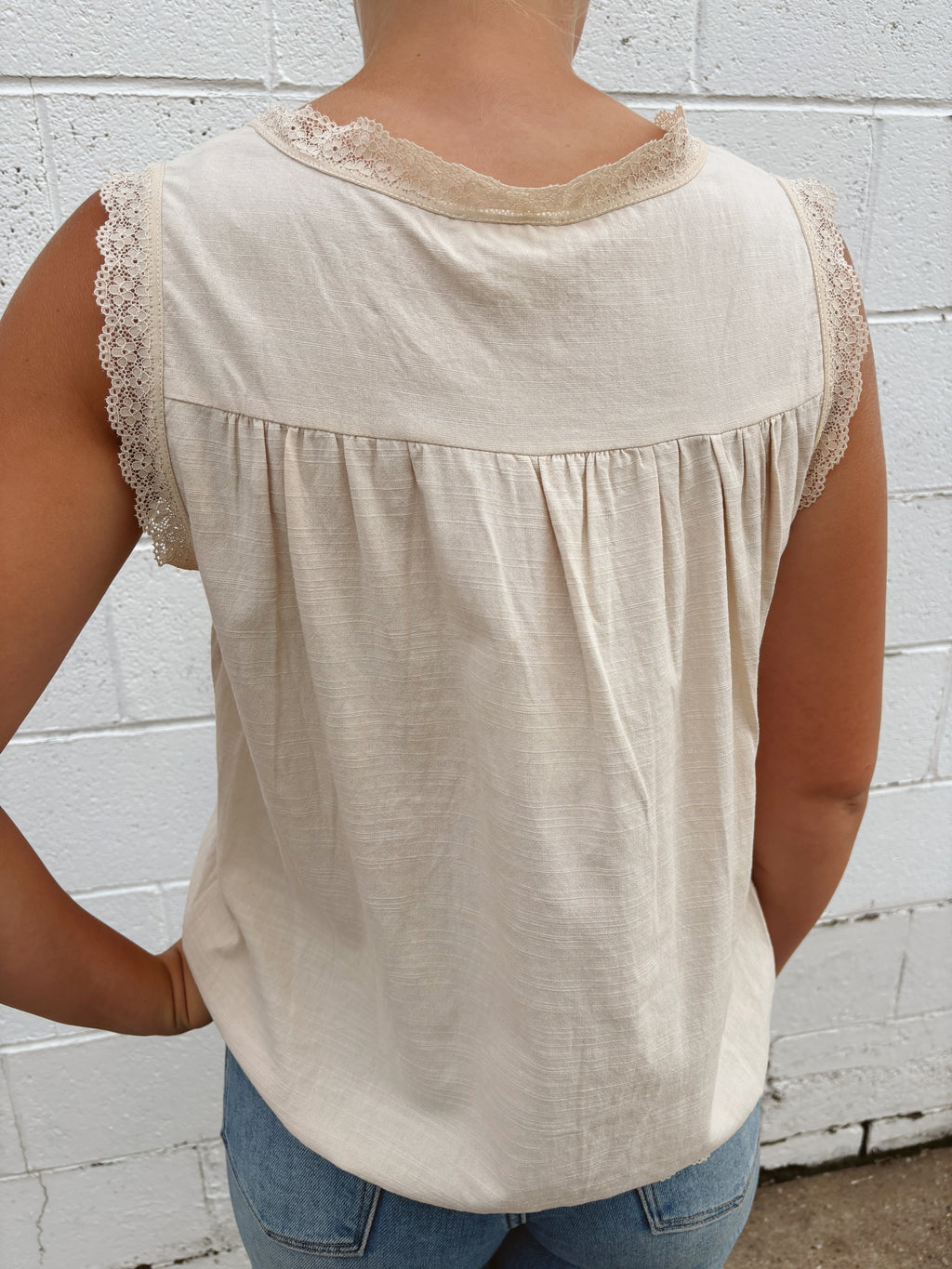 LACE SCALLOP TRIMMED BUTTON DOWN SLEEVELESS BLOUSE TOP