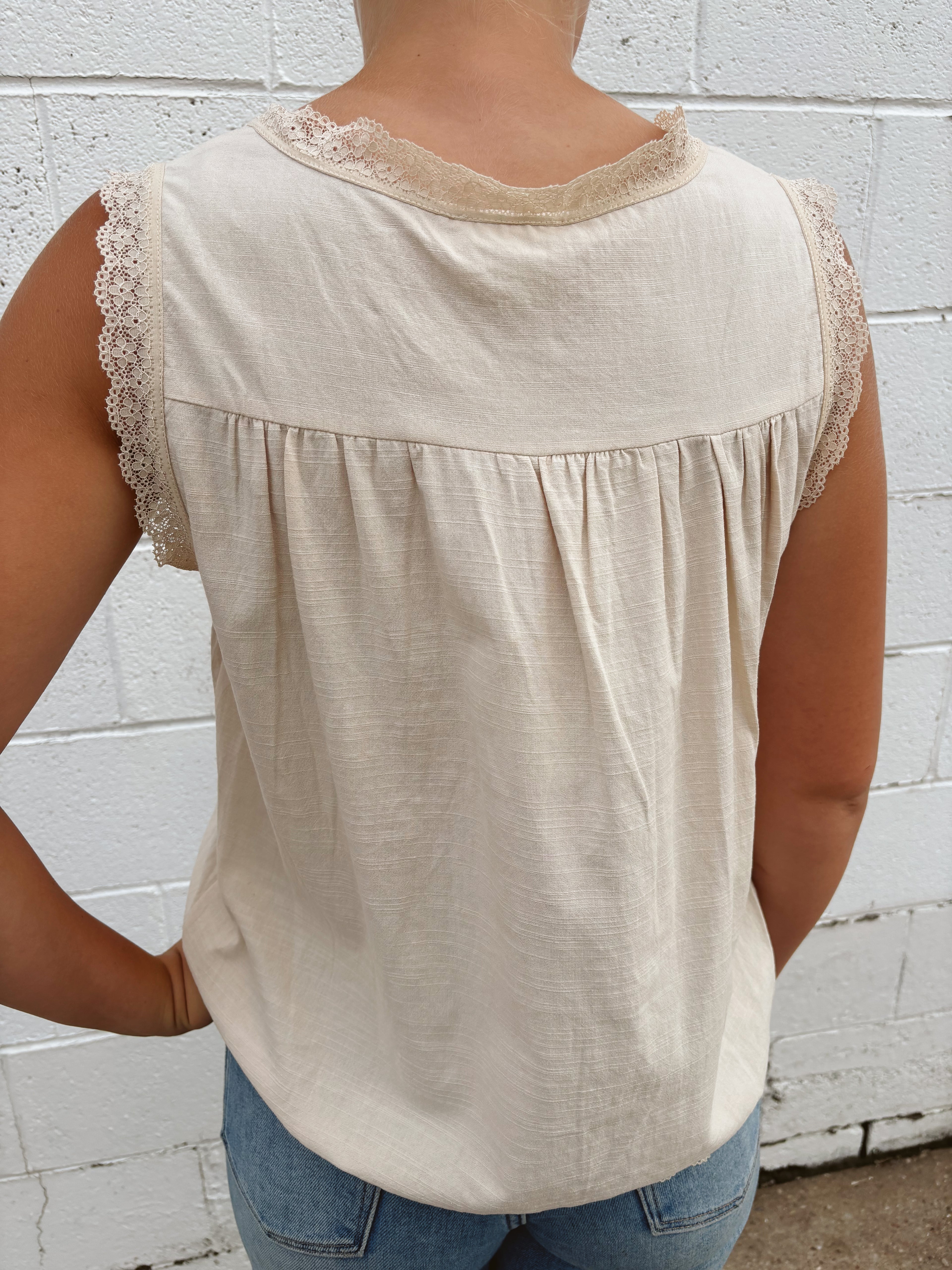 LACE SCALLOP TRIMMED BUTTON DOWN SLEEVELESS BLOUSE TOP