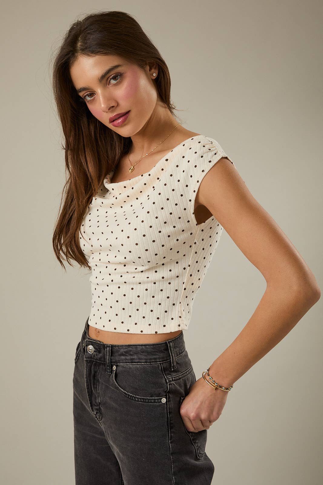 SLOUCHY SHOULDER SLEEVELESS POLKA DOT RIB TOP