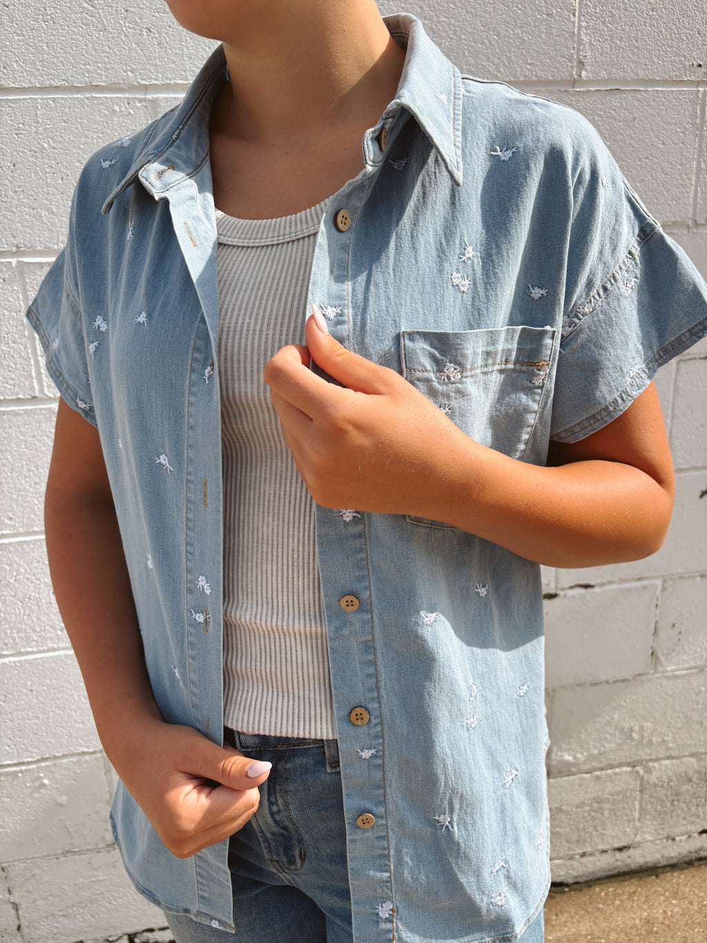 FLORAL EMBROIDERED BUTTON DOWN SHIRT TOP