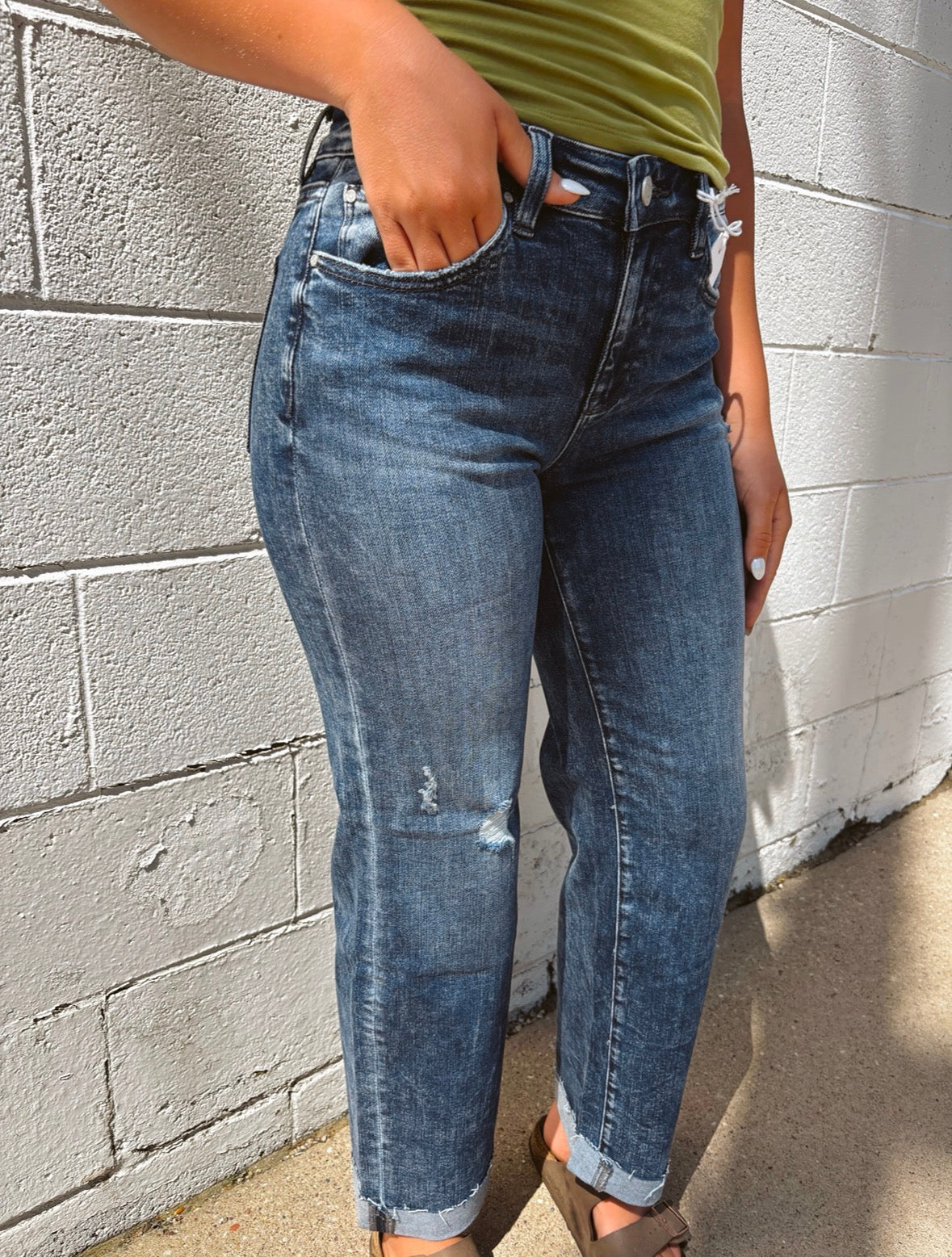 Petra153 MID RISE LOOSE STRAIGHT W/ CUFFED HEM JEANS