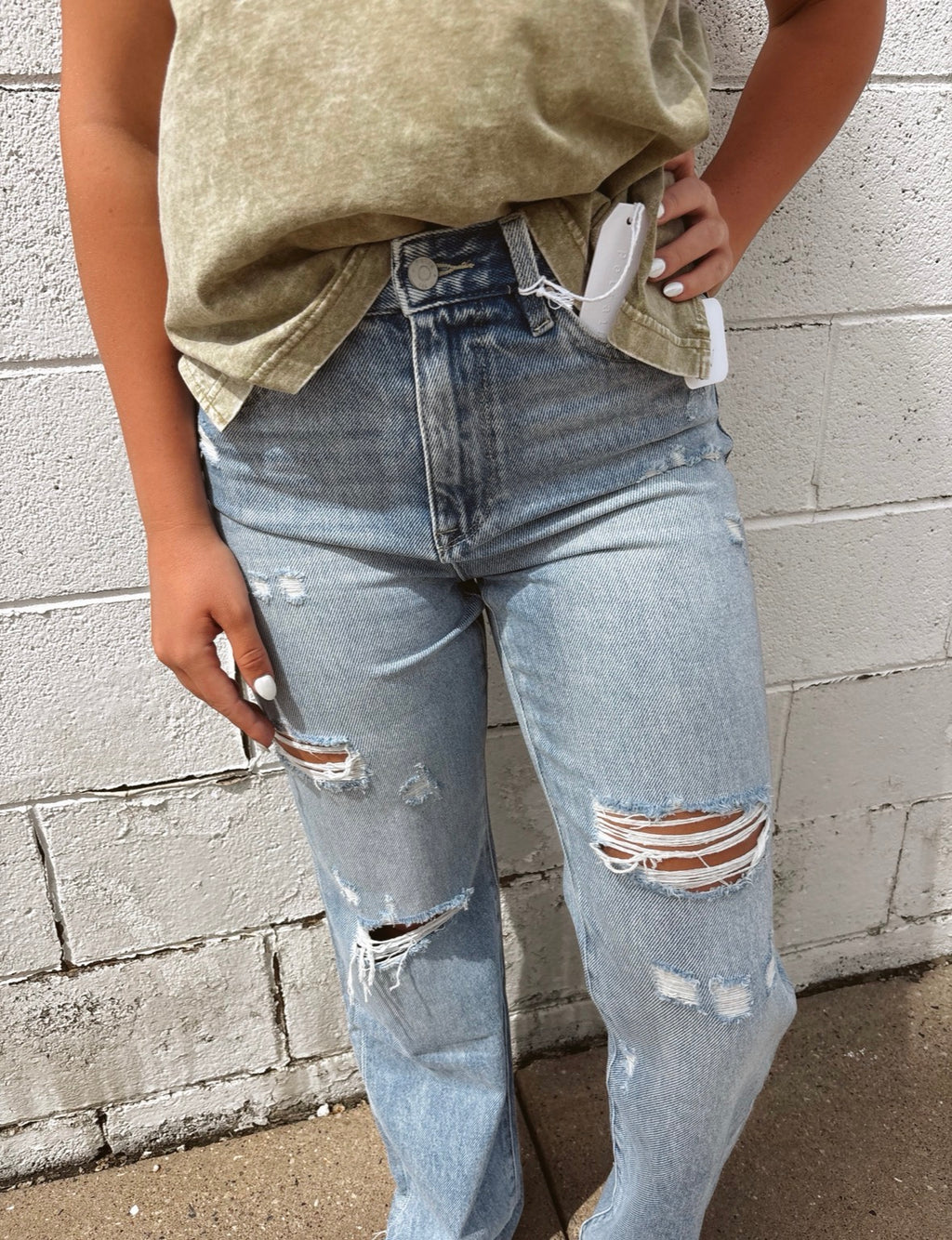 DISTRESSED HIGH RISE RIGID VINTAGE STRAIGHT