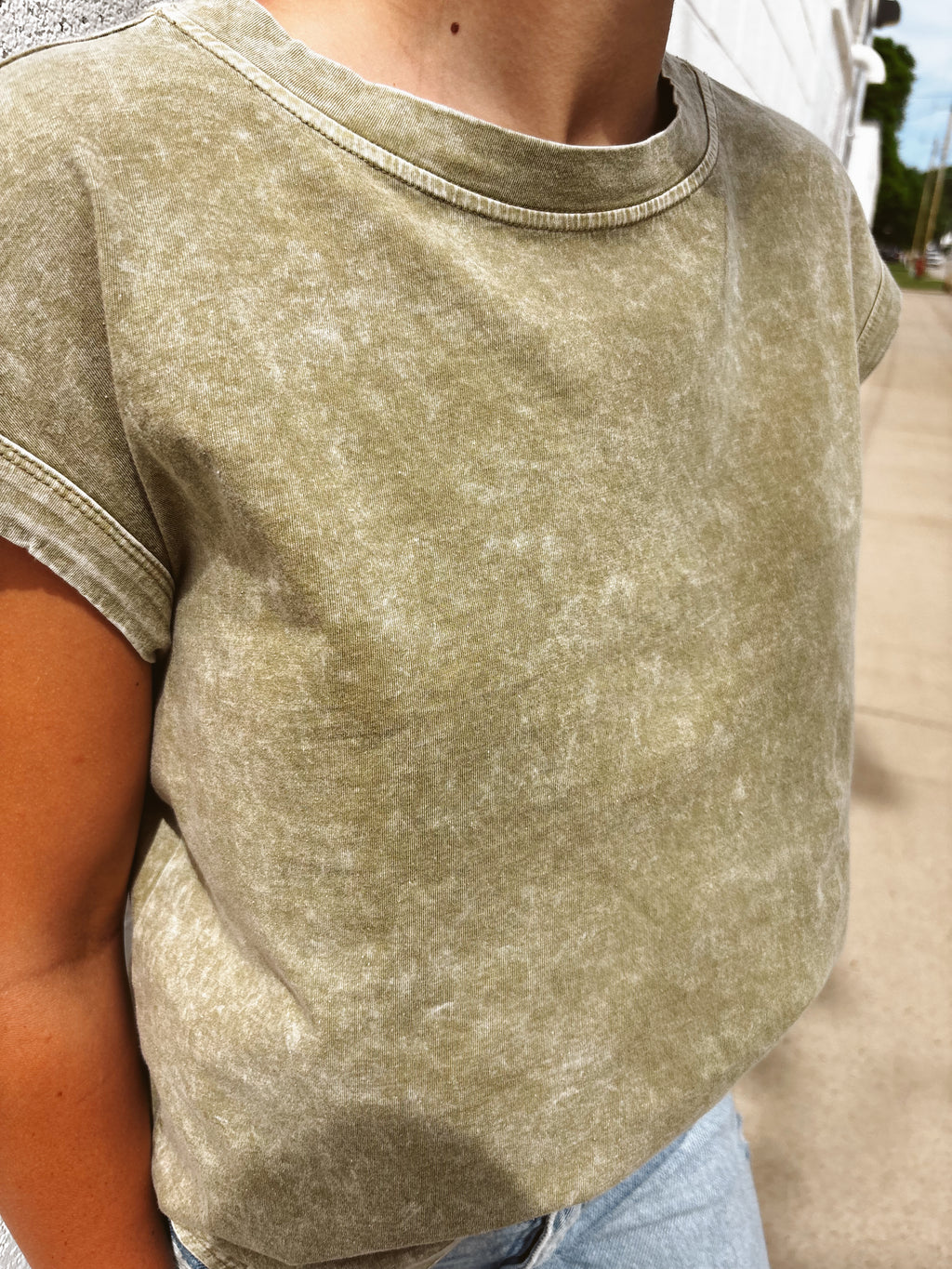 LIGHT OLIVE & BROWN WASHED EXTENDED SHOULDER KNIT T-SHIRT