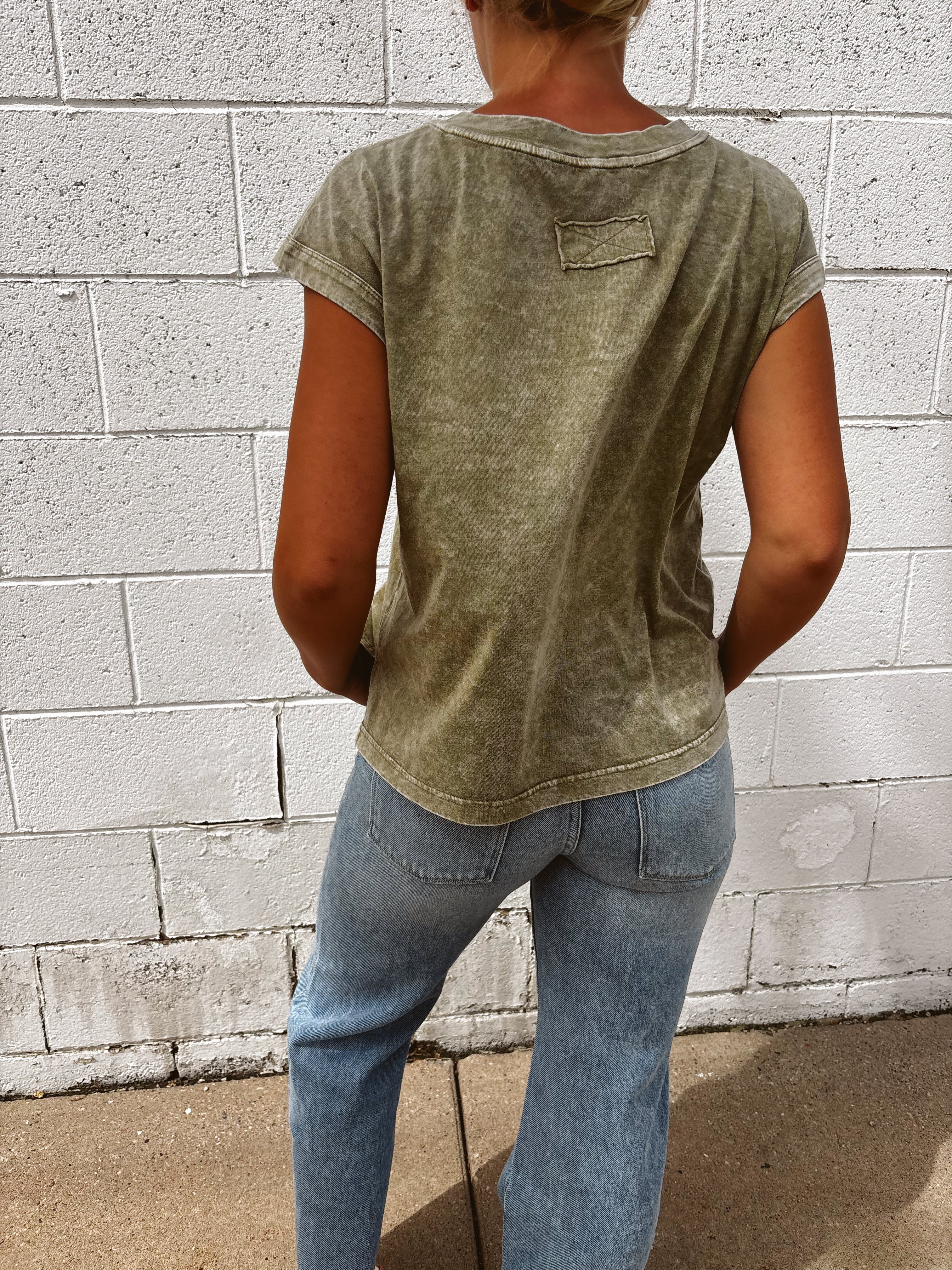 LIGHT OLIVE & BROWN WASHED EXTENDED SHOULDER KNIT T-SHIRT