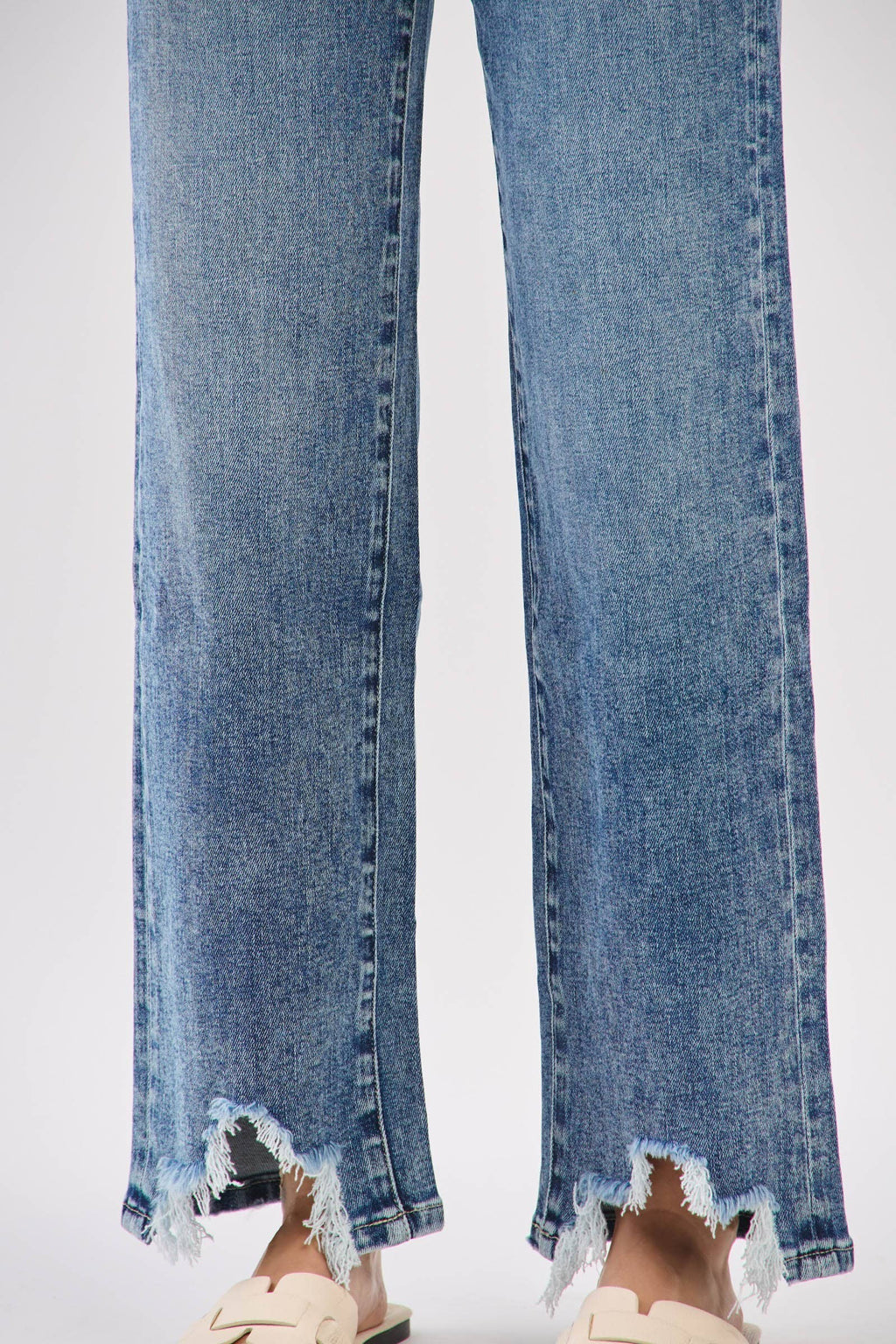 HIGH RISE SLIM WIDE LEG W/ DESTROYED HEM JEANS