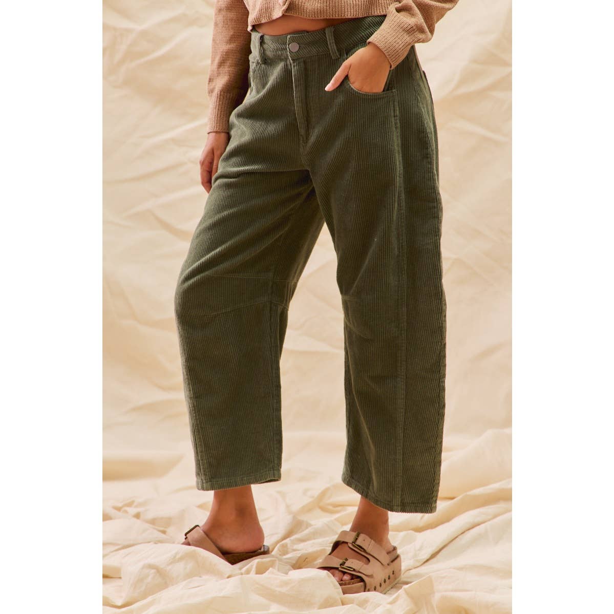 MID RISE CORDUROY BARREL PANTS