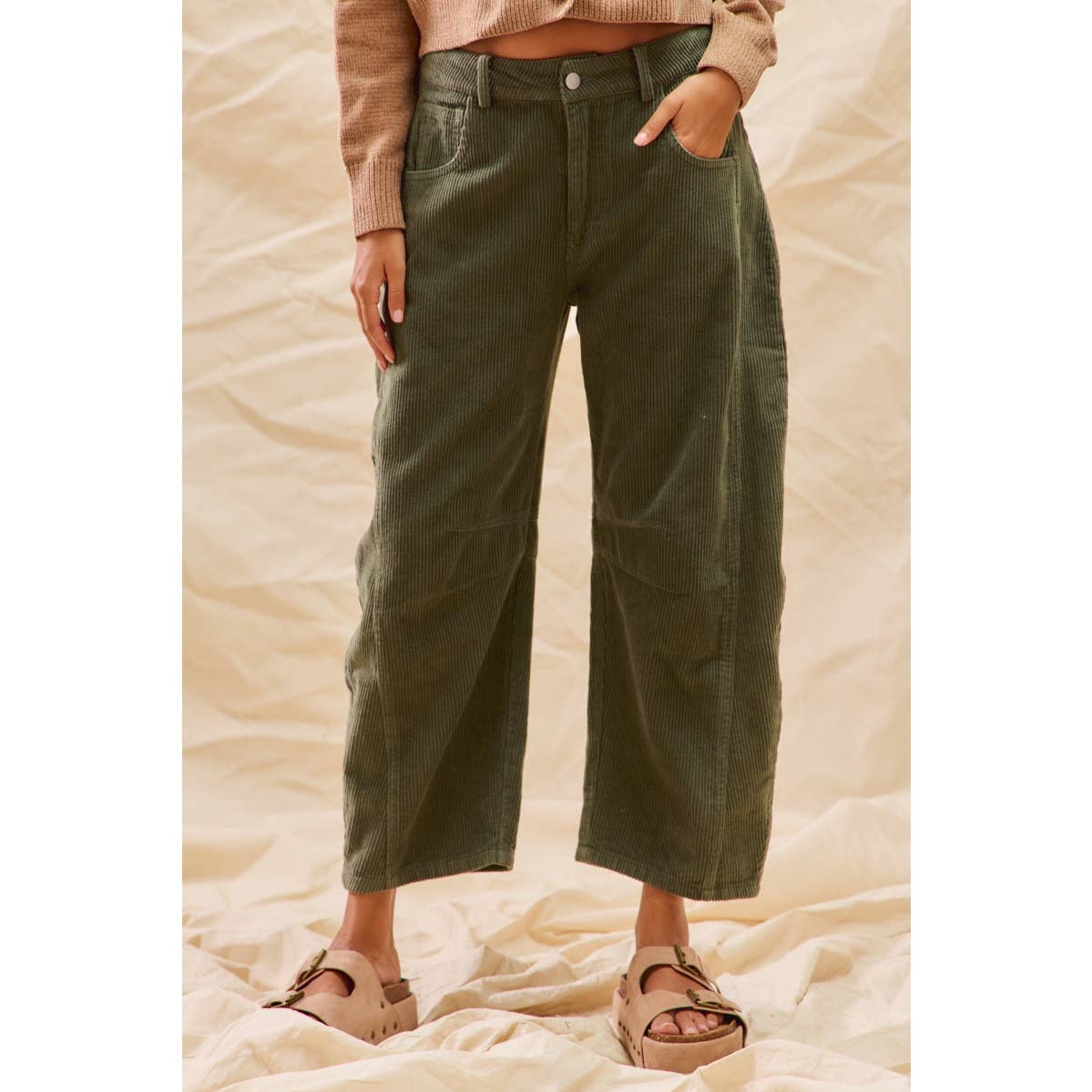 MID RISE CORDUROY BARREL PANTS